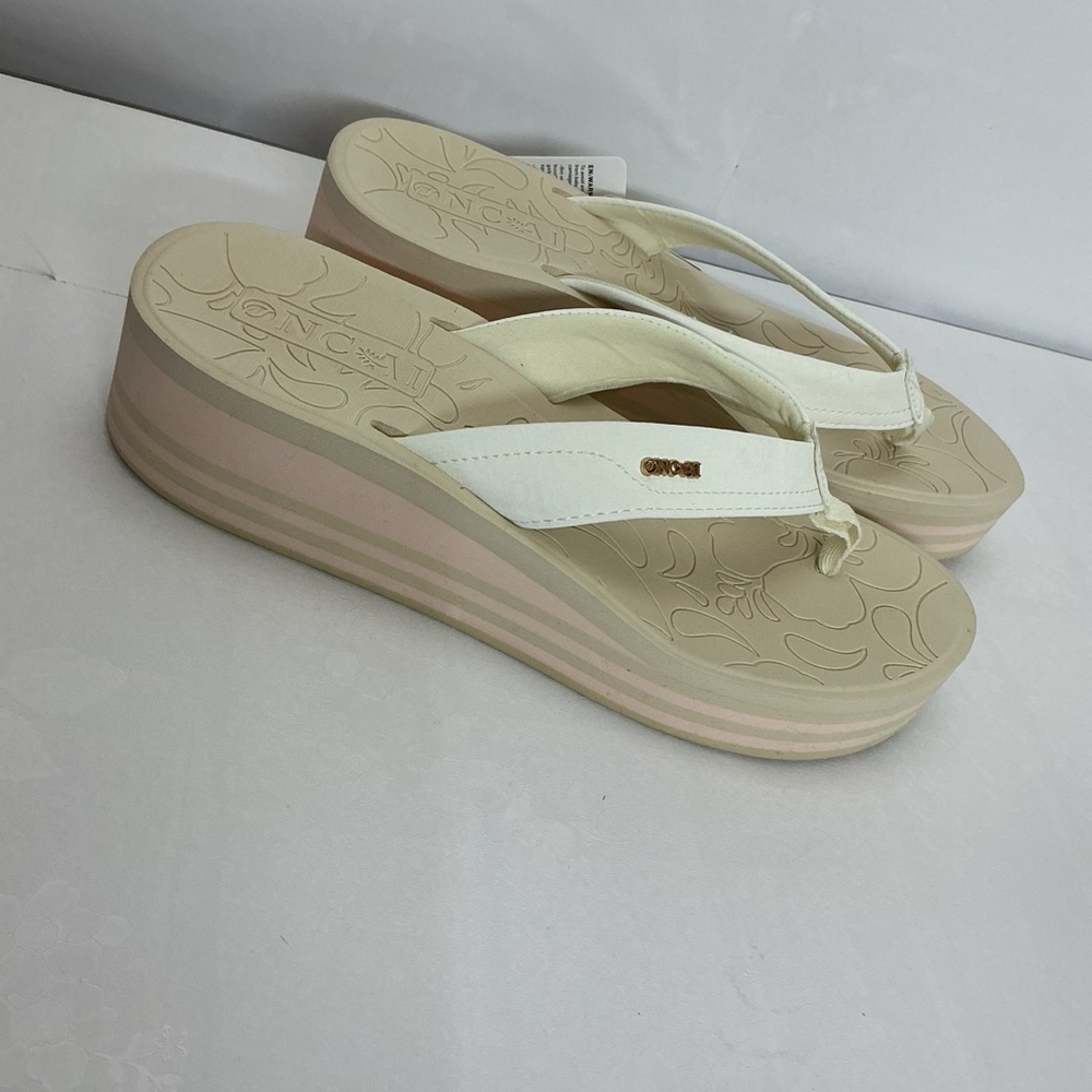 Elegant White Platform Sandals - Picture 4 of 5